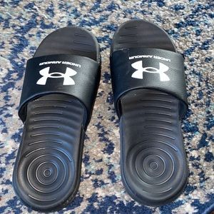 Under armour sandal slides size 2